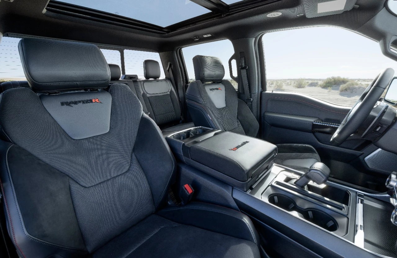 Ford Lobo Raptor R interior