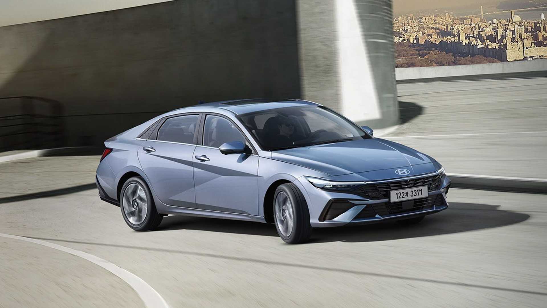 Hyundai Elantra lateral