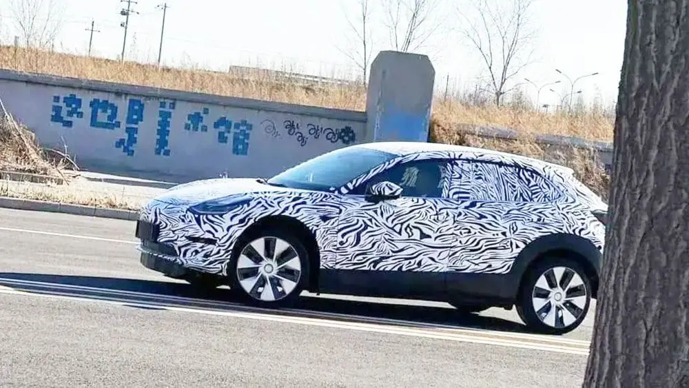 Tesla Model 2 carroceria Mazda cx-30