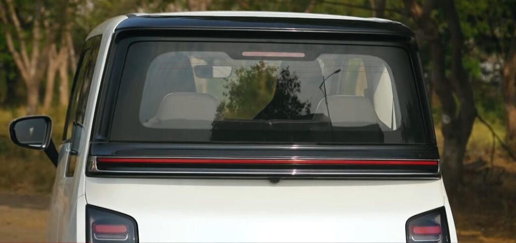 – Autos Rodando México MG Comet atras