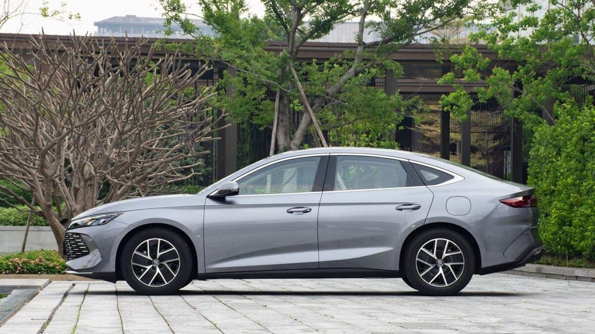 BYD Qin L DM-i lateral