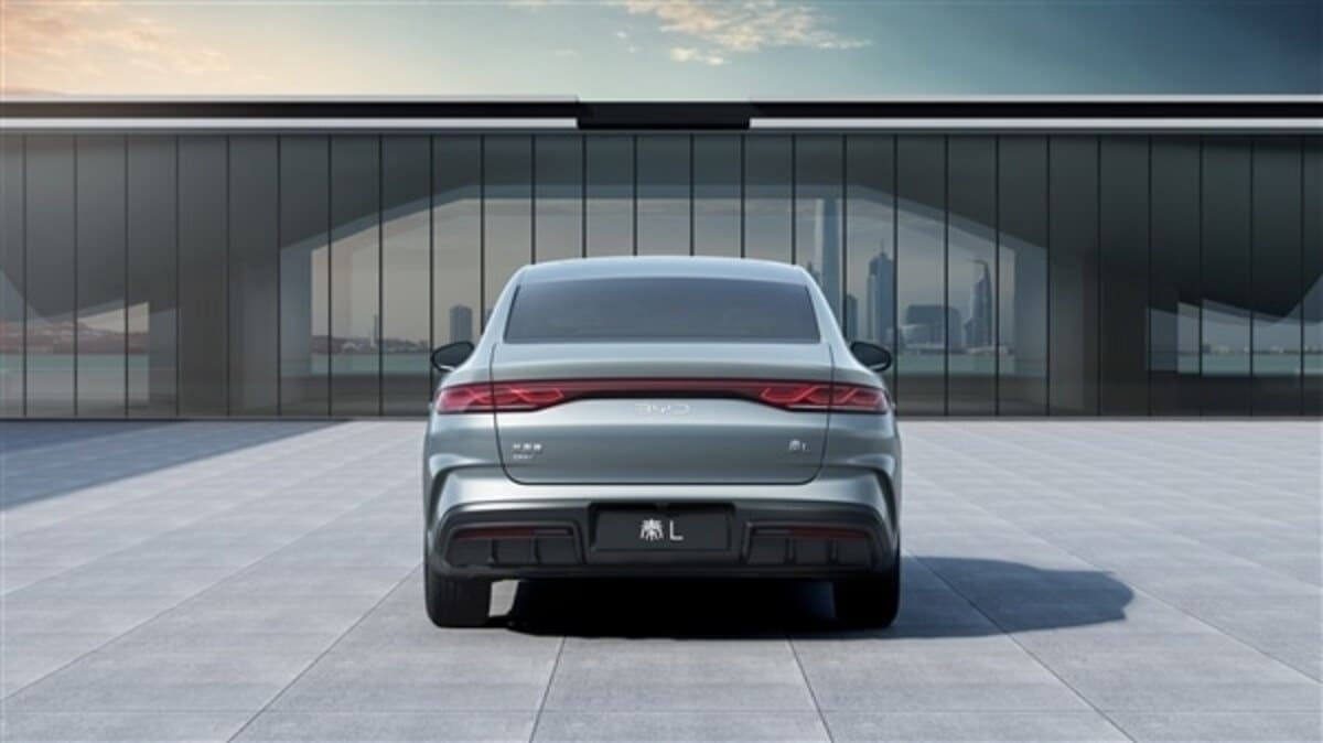 BYD Qin L DM-i detrás