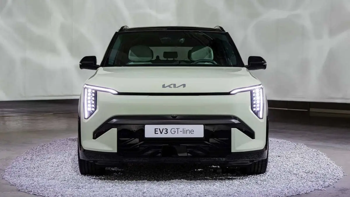 Kia EV3 or delante