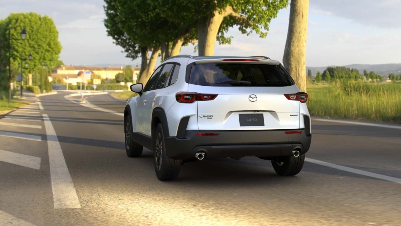 Mazda CX-50 Hybrid por detras