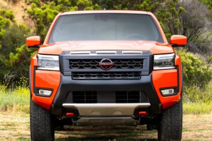 Nissan Frontier 2025 frente