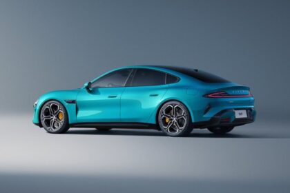 Canadá Aplica Arancel del 100% a Autos Eléctricos de China