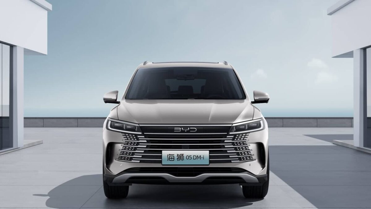 BYD Sealion 05 DM-i: El Nuevo Crossover Híbrido de BYD Revelado en Imágenes Oficiales 2 BYD Sealion 05 DM-i frente