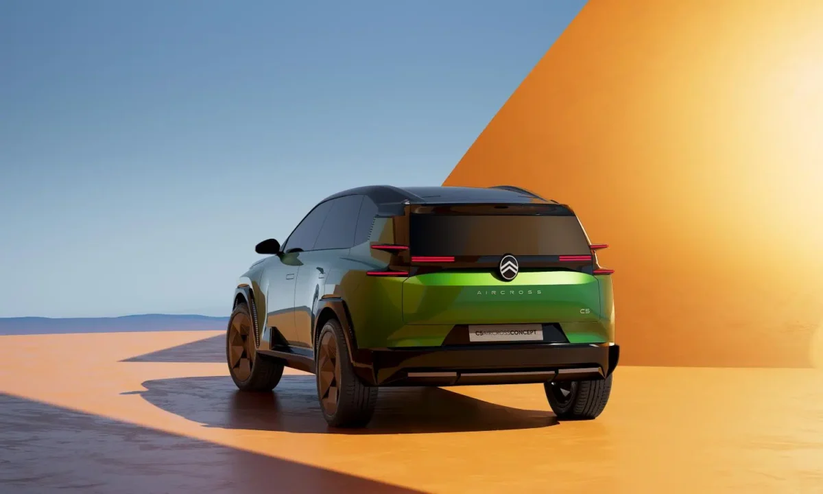 Citroën C5 Aircross: El Futuro SUV Familiar que Llegará en 2025 6 Citroën C5 Aircross por detrás