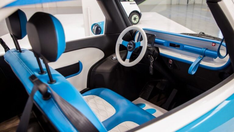 Microlino Spiaggina 2025: Eléctrico Descapotable para Alquilar en Hoteles