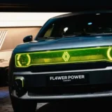 ¿Retornan los Faros Amarillos? Renault apuesta por la nostalgia.