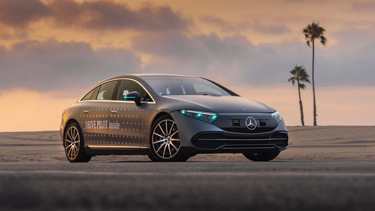 Crisis en Mercedes-Benz: ¿Por qué es Necesario Recortar Millones de Euros al Año? Mercedes Benz Luces