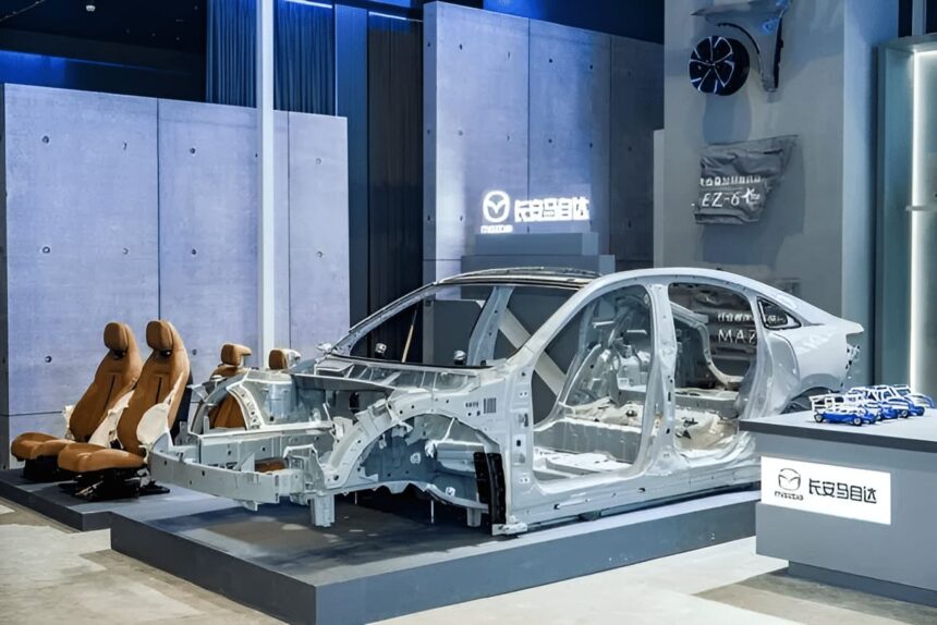 Mazda EZ-6: Enfoca en Seguridad en Pruebas de Colisión Severas