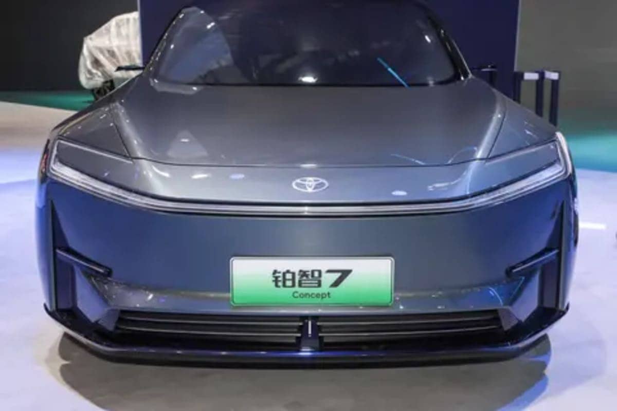 Toyota bZ7: Presentado en China 5 Toyota bZ7 frente