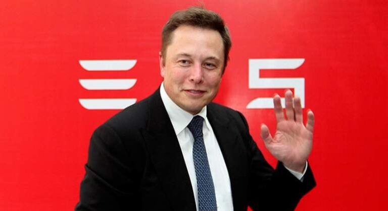 Elon Musk Establece Récord: Su Fortuna Llega a 450.000 Millones
