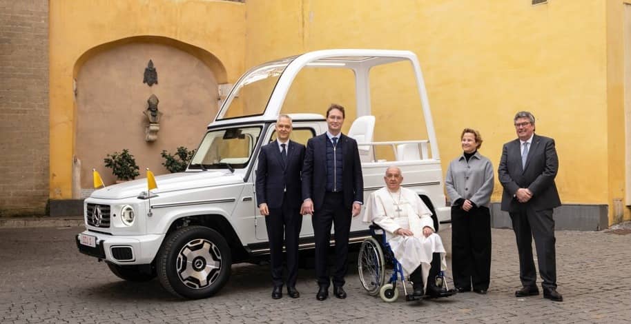 Mercedes Benz Clase G EQ Papamovil 002 Primer Papamóvil 100% Eléctrico