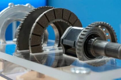 Mercedes-Benz y su In Drive: Innovación en Tecnología de Frenado