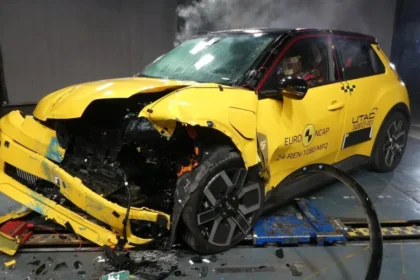Renault 5 E-Tech: 4 Estrellas en Euro NCAP, ¿Es Adecuado?