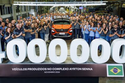 Renault celebra la producción de 4 millones de autos en Ayrton Senna