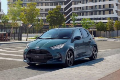 Toyota Yaris 2025: Innovación Híbrida y Tecnología Deportiva