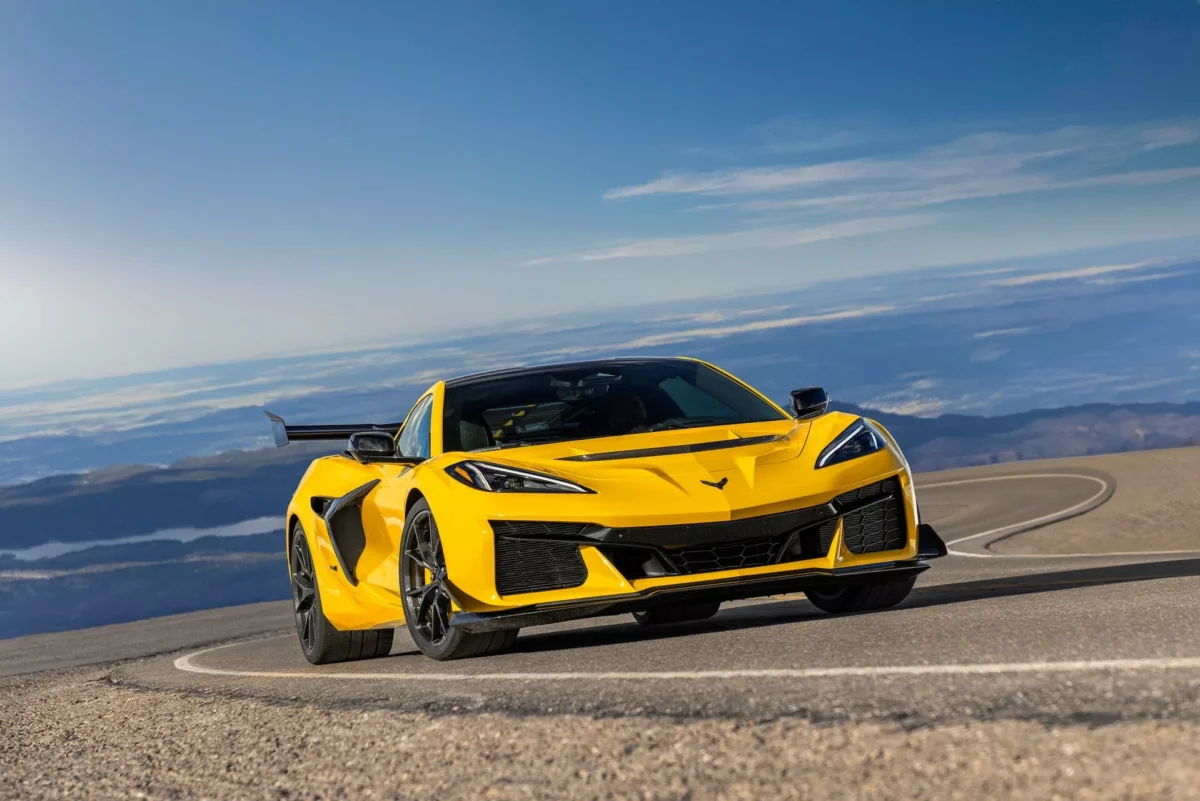 Chevrolet Corvette ZR1 2025 1219 005 Corvette ZR1 2025 frente