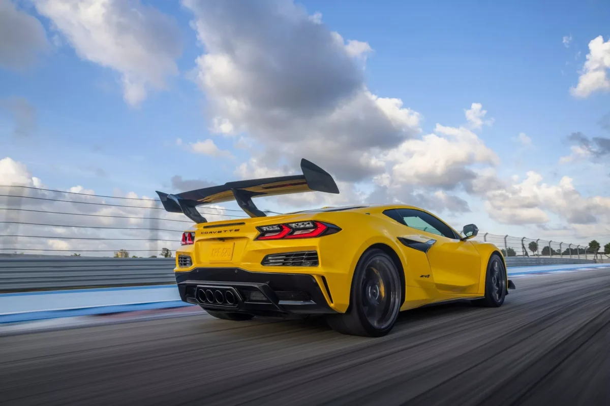 Chevrolet Corvette ZR1 2025 1219 004 Corvette ZR1 2025 atrás