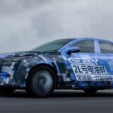 Geely desafía a BYD y SAIC con híbridos enchufables de 2.390 km de autonomía