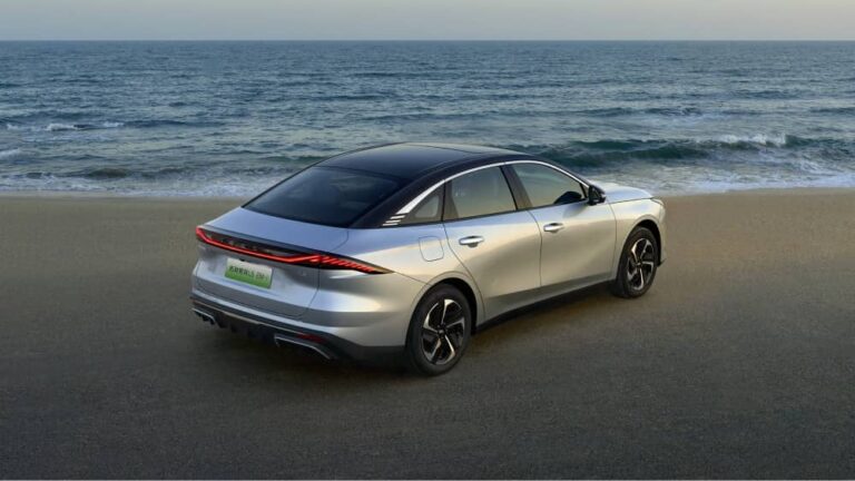 Geely Galaxy L6 EM-i: Sedán Híbrido Enchufable Más Económico que BYD Qin L
