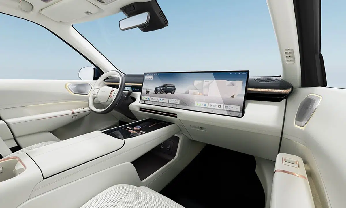 lynk co 900 003.jpg Interior del Lynk & Co 900
