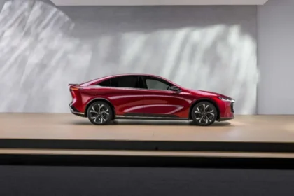 Mazda6 2025: Redefiniendo el Sedán Premium en la Era Eléctrica