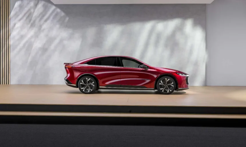 Mazda6 2025: Redefiniendo el Sedán Premium en la Era Eléctrica