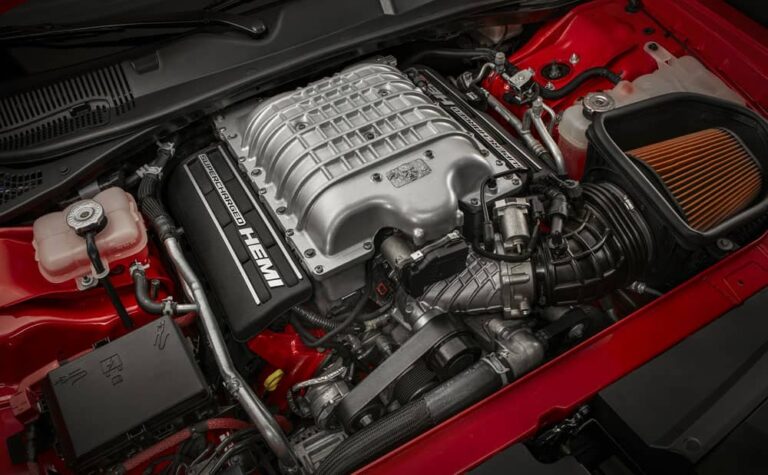 ¿Regresa el HEMI? El V8 podría renacer tras la salida de Tavares de Stellantis.