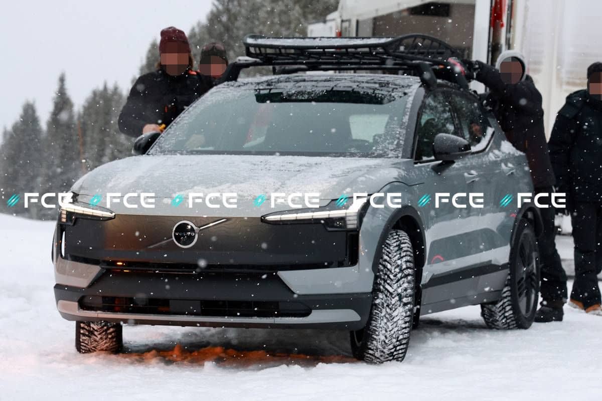 Volvo EX30 CC 006 Volvo EX30 Cross Country frente