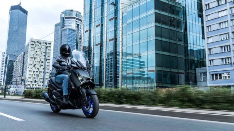 Yamaha XMAX 2025: Innovación y Eficiencia para tu rutina diaria