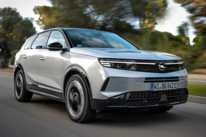 Opel Grandland PHEV 2025: Autonomía, Tecnología y Eficiencia Mejoradas