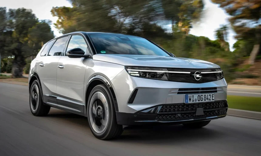 Opel Grandland PHEV 2025: Autonomía, Tecnología y Eficiencia Mejoradas