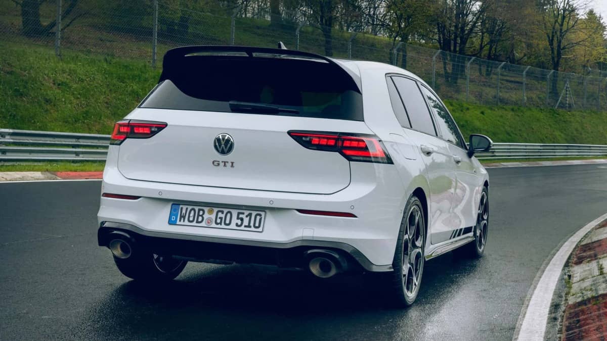 Volkswagen Golf GTI 50 Aniversario: La Leyenda Renace con una Edición Especial 2 Volkswagen Golf GTI Clubsport desde atrás