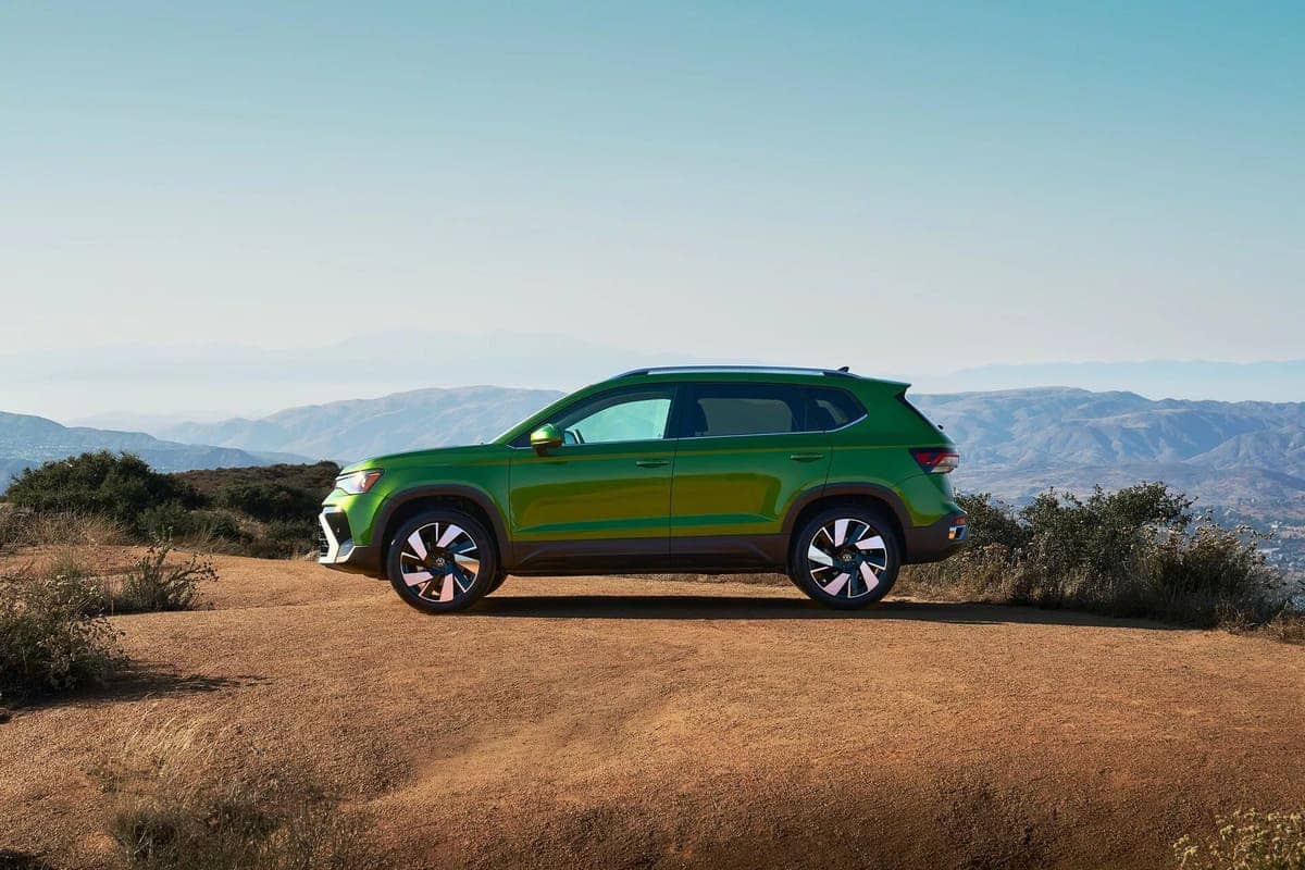 Volkswagen Tiguan y Taos 2026: Llegarán híbridos (HEV) 2 Volkswagen Taos 2025 lateral