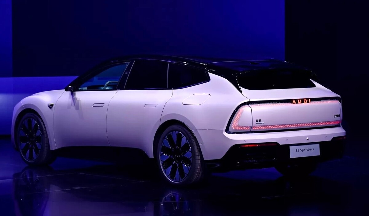 AUDI E5 Sportback: Presentado Oficialmente el crossover eléctrico que desafía lo establecido en China 2 AUDI E5 Sportback por detrás