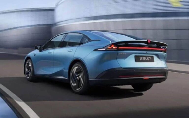 Consejos para viajar seguro en carretera con un vehículo inteligente