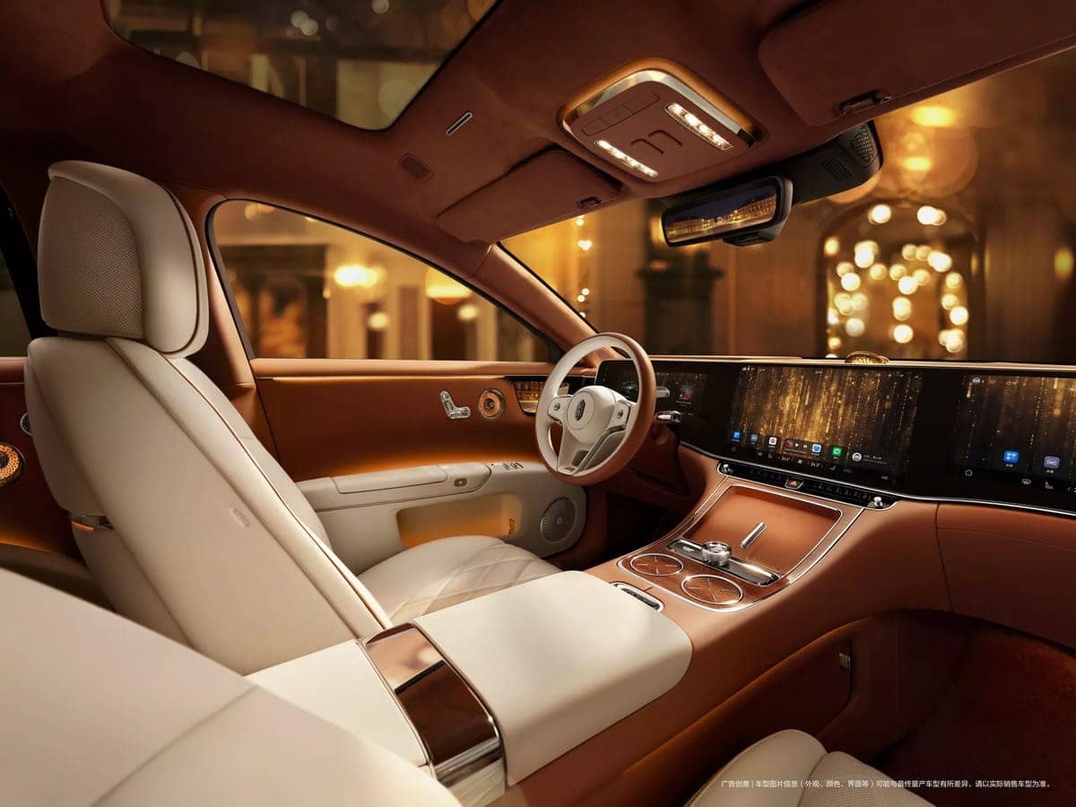 Huawei Maextro S800: El Sedán de Ultra-Lujo que Quiere Robarle el Trono a Rolls-Royce 4 Huawei Maextro S800 posicion de manejo