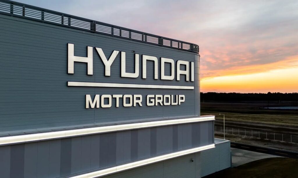 Hyundai abre una megafábrica de vehículos eléctricos en EE.UU 4 Hyundai HMGMA Grand Opening 0002
