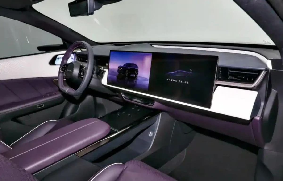 Mazda CX-6e: El SUV eléctrico que hipnotiza con su diseño... pero tropieza con su maletero 3 Mazda CX-6e morado interior