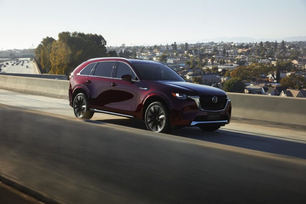 Mazda arrasa con los Top Safety Pick+ 2025: ¿Por qué es la marca más segura del año? 4 RS64081 CX 90 US LHD C027 High EXT FQ ArtisanRed H3T Freeway Running 1