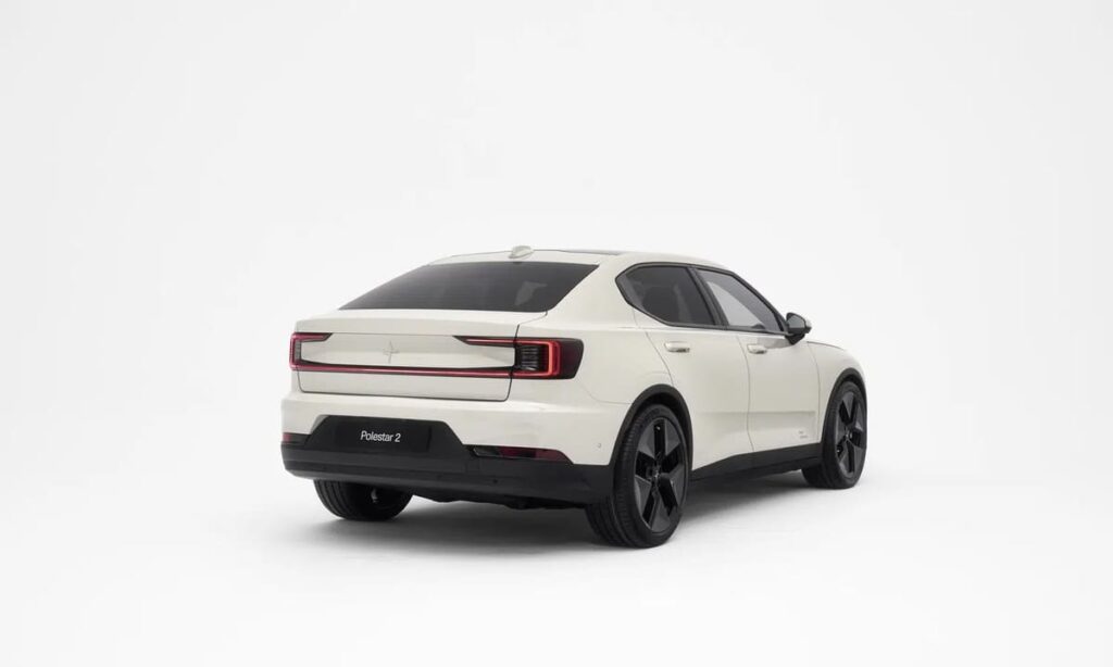 Polestar 2 2026: ¿El sedán eléctrico más completo de su segmento? 5 Polestar 2 2026 por detrás