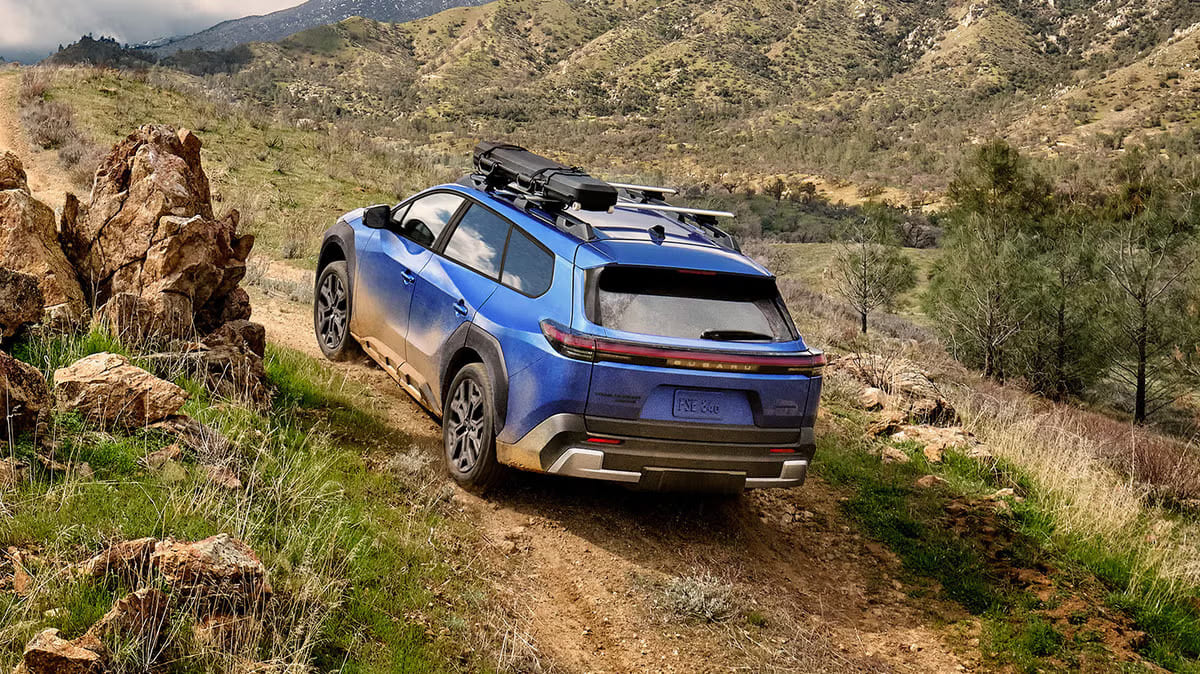 Subaru Trailseeker: El Nuevo SUV Eléctrico presentado en el Salón del Automóvil de Nueva York 4 Subaru Trailseeker por detrás