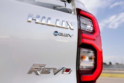 Toyota Hilux eléctrica se produciría en Argentina, según medios japoneses.