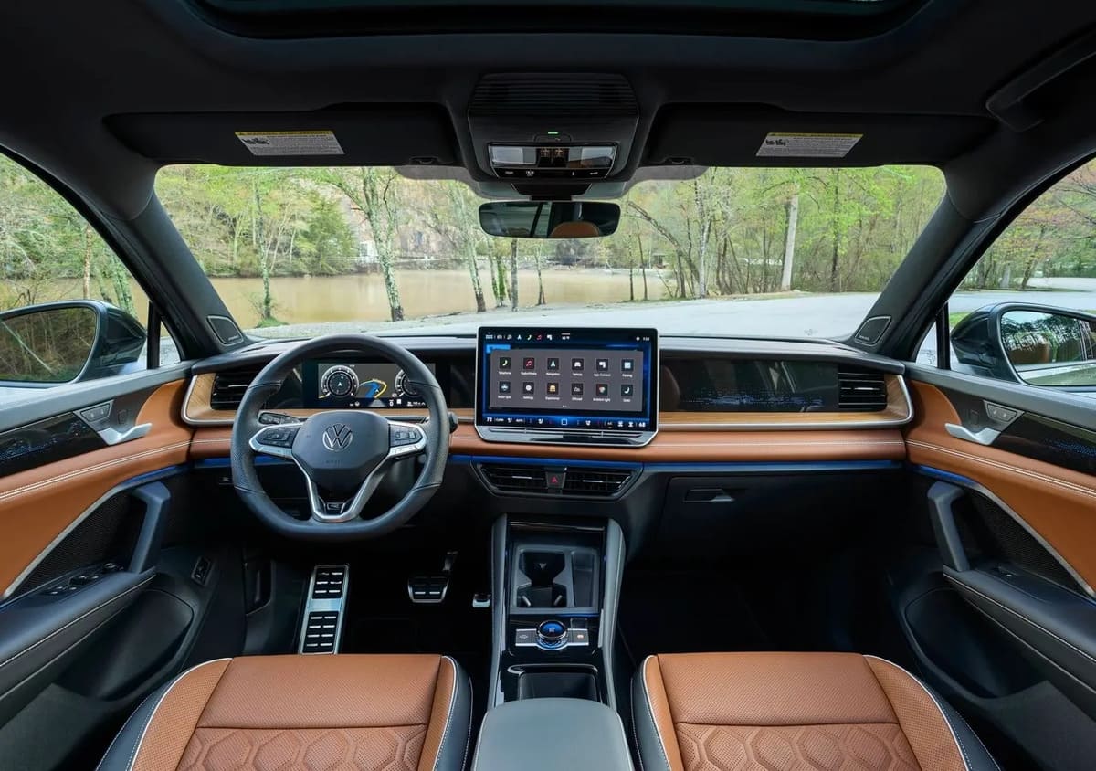 Volkswagen Tiguan SEL R-Line Turbo 2026: Potencia, Estilo y Tecnología 4 Volkswagen Tiguan SEL R-Line Turbo 2026 interior