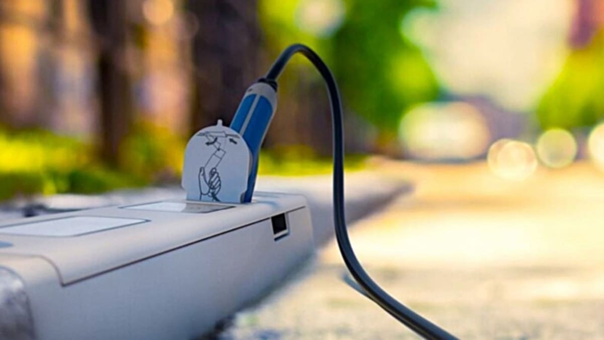 Cargadores en la acera: ¿la solución para cargar vehículos eléctricos en ciudad? 2 cargador aceras autos electricos 001
