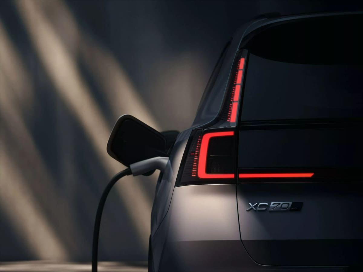 El Volvo XC70 regresa en 2026, pero no como lo recuerdas: nuevo SUV híbrido 3 Volvo XC70 2026 Teaser 0001