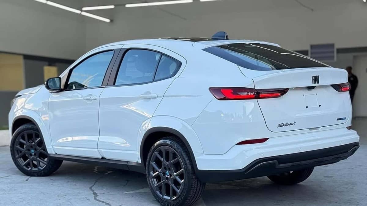 Fiat Fastback 2026: nuevo diseño, más tecnología y una sorpresa en el techo 2 Fiat Fastback 2026 por detrás